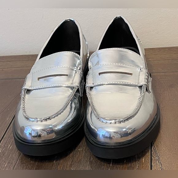 NWOT Worthington Silver Penny Loafers Womens size 9 - Picture 5 of 11